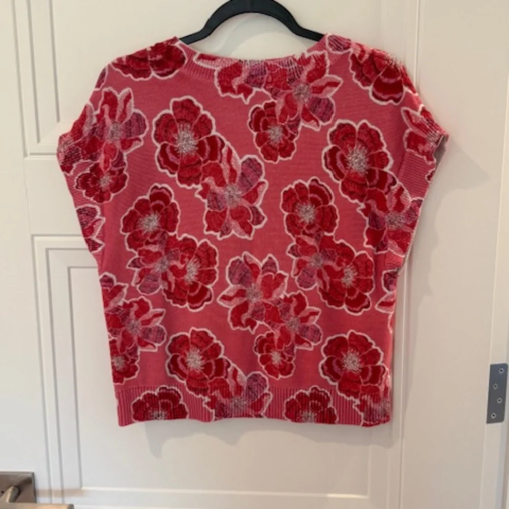 Loft Pink/Red  Floral Wedge Sweater Tee- Size small - Picture 3 of 3